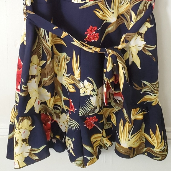 Tropical romper with belt - Picture 3 of 4